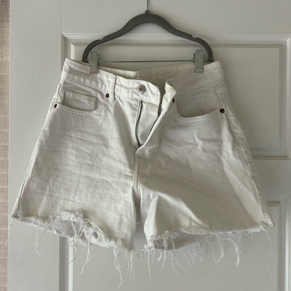 H&M - White Cut Off Frayed Hem Women's Denim Shorts - Size 8